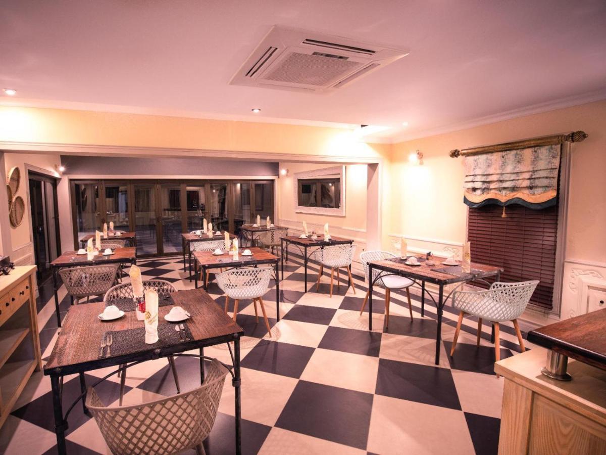 Masingitana Hotel Acornhoek Bagian luar foto